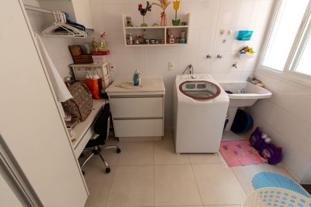 Casa de condomínio à venda com 414m², 3 quartos e 4 vagasÁREA DE SERVIÇO