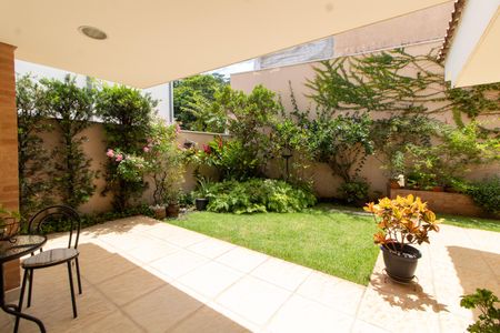 Casa de condomínio à venda com 414m², 3 quartos e 4 vagasÁREA EXTERNA FUNDOS