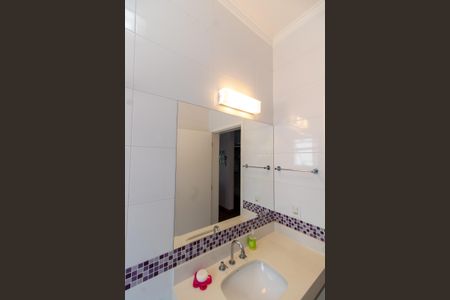 Casa de condomínio à venda com 414m², 3 quartos e 4 vagasBANHEIRO  DA SUITE 2