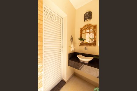 Casa de condomínio à venda com 414m², 3 quartos e 4 vagasBANHEIRO ÁREA EXTERNA