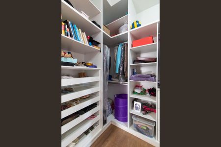 Casa de condomínio à venda com 414m², 3 quartos e 4 vagasCLOSET DA SUITE 2