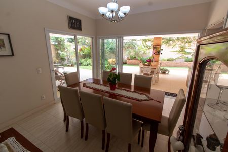 Casa de condomínio à venda com 414m², 3 quartos e 4 vagasSALA DE JANTAR