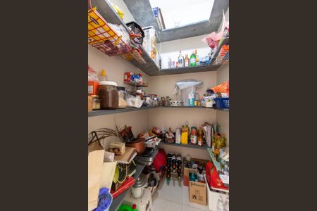 Casa de condomínio à venda com 414m², 3 quartos e 4 vagasDISPENSA