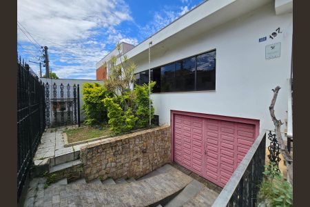 Casa à venda com 350m², 4 quartos e 8 vagasPortão da garagem 