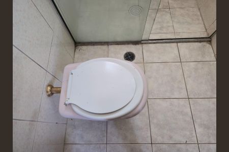 Casa à venda com 350m², 4 quartos e 8 vagasBanheiro da Suíte 02