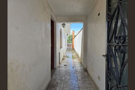 Casa à venda com 350m², 4 quartos e 8 vagasCorredor 