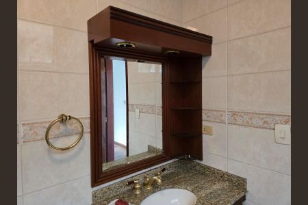 Casa à venda com 350m², 4 quartos e 8 vagasBanheiro Social