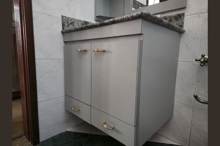 Casa à venda com 350m², 4 quartos e 8 vagasBanheiro da Suíte 1