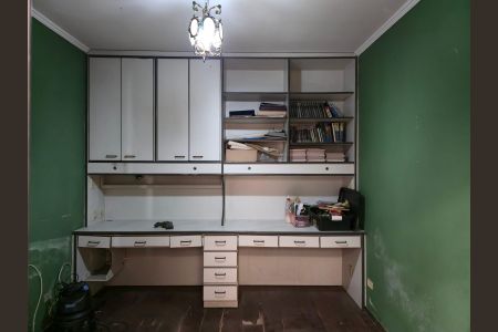 Casa à venda com 350m², 4 quartos e 8 vagasQuarto 03 acesso ao Jardim de inverno 