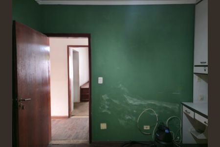 Casa à venda com 350m², 4 quartos e 8 vagasQuarto 03 acesso ao Jardim de inverno 