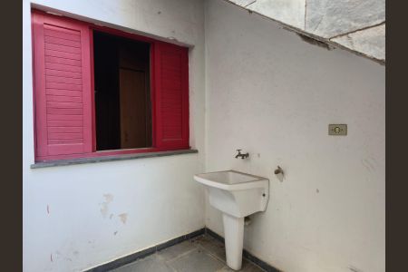 Casa à venda com 350m², 4 quartos e 8 vagasQuarto de Serviço