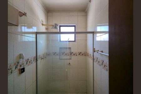 Casa à venda com 350m², 4 quartos e 8 vagasBanheiro da Suíte 02