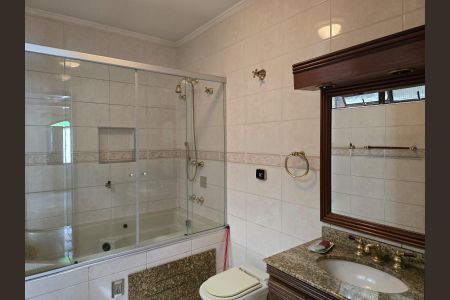 Casa à venda com 350m², 4 quartos e 8 vagasBanheiro Social