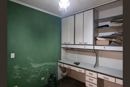 Casa à venda com 350m², 4 quartos e 8 vagasQuarto 03 acesso ao Jardim de inverno 