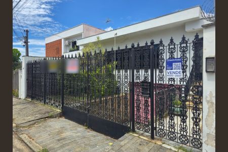 Casa à venda com 350m², 4 quartos e 8 vagasFachada 