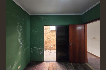 Casa à venda com 350m², 4 quartos e 8 vagasQuarto 03 acesso ao Jardim de inverno 