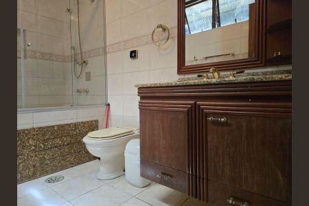 Casa à venda com 350m², 4 quartos e 8 vagasBanheiro Social