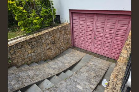 Casa à venda com 350m², 4 quartos e 8 vagasPortão da garagem 