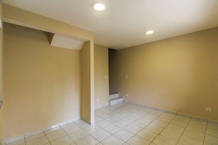 Casa de Condomínio para alugar com 2 quartos, 60m² em Jardim Guairaca, São Paulo