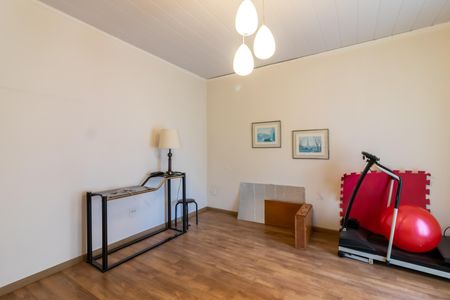 Casa à venda com 255m², 3 quartos e 2 vagas Casa à venda com 255m², 3 quartos e 2 vagasEdícula - Sala