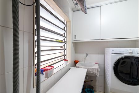 Casa à venda com 255m², 3 quartos e 2 vagas Casa à venda com 255m², 3 quartos e 2 vagasÁrea de Serviço