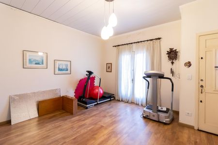 Casa à venda com 255m², 3 quartos e 2 vagas Casa à venda com 255m², 3 quartos e 2 vagasEdícula - Sala