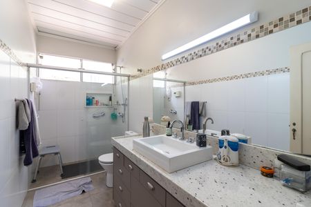 Casa à venda com 255m², 3 quartos e 2 vagas Casa à venda com 255m², 3 quartos e 2 vagasBanheiro 1