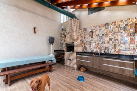 Casa à venda com 255m², 3 quartos e 2 vagas Casa à venda com 255m², 3 quartos e 2 vagasChurrasqueira