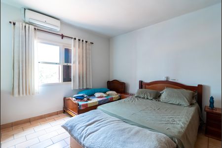 Casa à venda com 255m², 3 quartos e 2 vagas Casa à venda com 255m², 3 quartos e 2 vagasQuarto 1