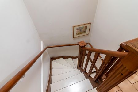 Casa à venda com 255m², 3 quartos e 2 vagas Casa à venda com 255m², 3 quartos e 2 vagasHall dos Quartos - Escada