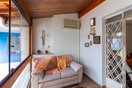 Casa à venda com 255m², 3 quartos e 2 vagas Casa à venda com 255m², 3 quartos e 2 vagasVaranda da Sala