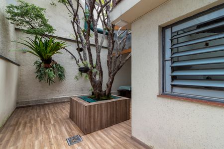 Casa à venda com 255m², 3 quartos e 2 vagas Casa à venda com 255m², 3 quartos e 2 vagasQuintal