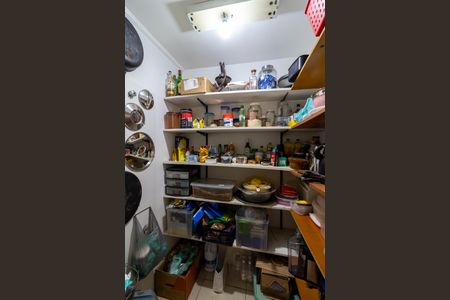 Casa à venda com 255m², 3 quartos e 2 vagas Casa à venda com 255m², 3 quartos e 2 vagasCozinha - Despensa