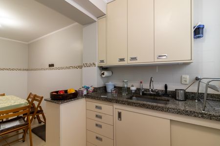 Casa à venda com 255m², 3 quartos e 2 vagas Casa à venda com 255m², 3 quartos e 2 vagasCozinha