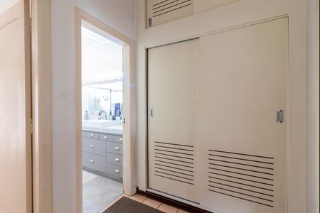 Casa à venda com 255m², 3 quartos e 2 vagas Casa à venda com 255m², 3 quartos e 2 vagasHall dos Quartos