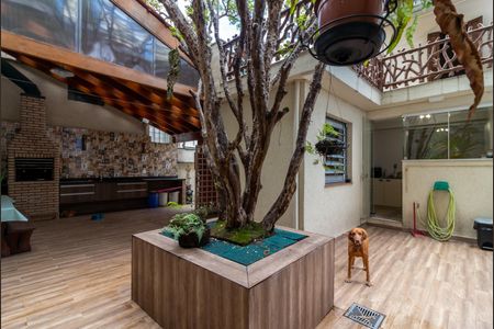 Casa à venda com 255m², 3 quartos e 2 vagas Casa à venda com 255m², 3 quartos e 2 vagasQuintal