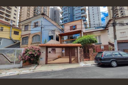 Casa à venda com 255m², 3 quartos e 2 vagas Casa à venda com 255m², 3 quartos e 2 vagasFachada