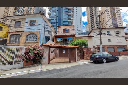 Casa à venda com 255m², 3 quartos e 2 vagas Casa à venda com 255m², 3 quartos e 2 vagasFachada