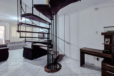 Casa à venda com 137m², 4 quartos e 2 vagasSala