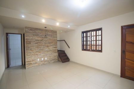 Sala de casa de condomínio para alugar com 2 quartos, 80m² em Colubandê, São Gonçalo