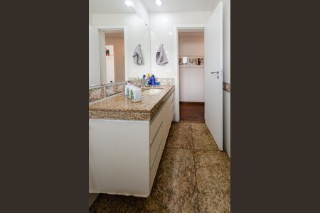 Apartamento à venda com 144m², 3 quartos e 3 vagasBanheiro social