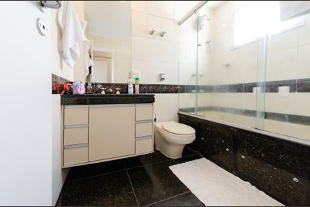 Apartamento à venda com 144m², 3 quartos e 3 vagasBanheiro suíte