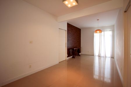 Apartamento para alugar com 130m², 2 quartos e 2 vagas