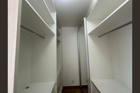 Apartamento à venda com 136m², 3 quartos e 2 vagasCloset da suíte 2