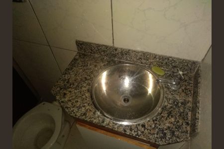 Banheiro de casa para alugar com 1 quarto, 60m² em Fonseca, Niterói