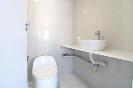 Banheiro de apartamento para alugar com 2 quartos, 44m² em Socorro, São Paulo