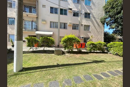 Vista do Quarto 1 de apartamento para alugar com 2 quartos, 59m² em Jardim Sulacap, Rio de Janeiro