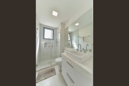 Apartamento à venda com 137m², 3 quartos e 3 vagasBanheiro da Suíte 1