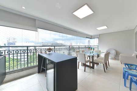 Apartamento à venda com 137m², 3 quartos e 3 vagasVaranda