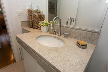 Apartamento para alugar com 192m², 4 quartos e 3 vagas Apartamento para alugar com 192m², 4 quartos e 3 vagasBanheiro 2